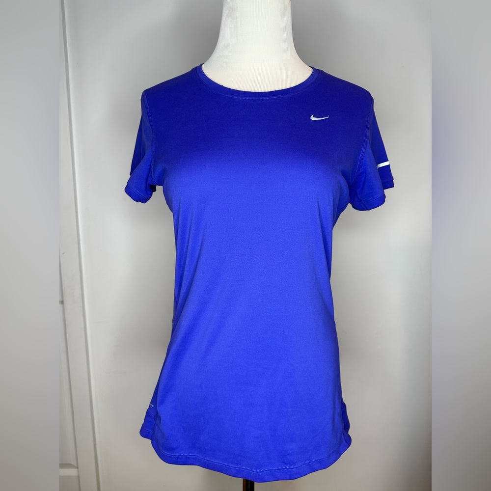 3/$15 Women’s size Medium NIKE run top in indigo